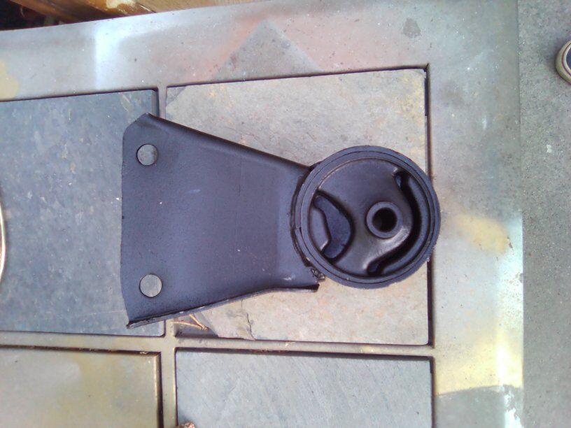 89-94 Nissan Maxima 3.0 V6 motor mount