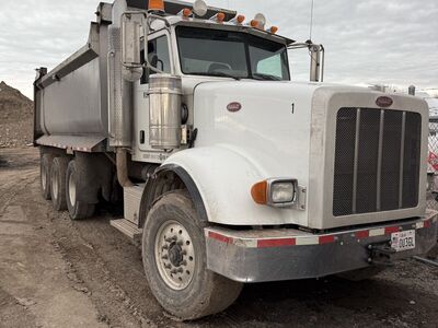 2009 Peterbilt 379 End Dump