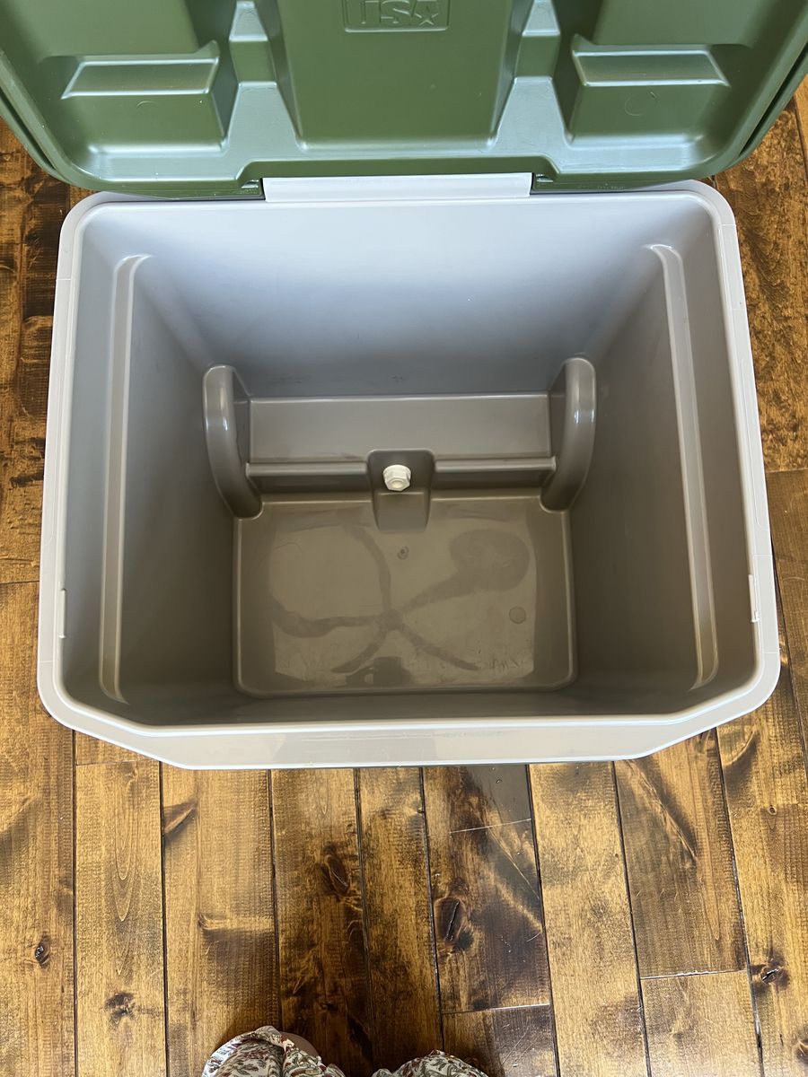 Igloo Cooler 60qt. w/wheels