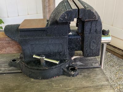 VTG Cast Iron 6” Jaw Width Vise