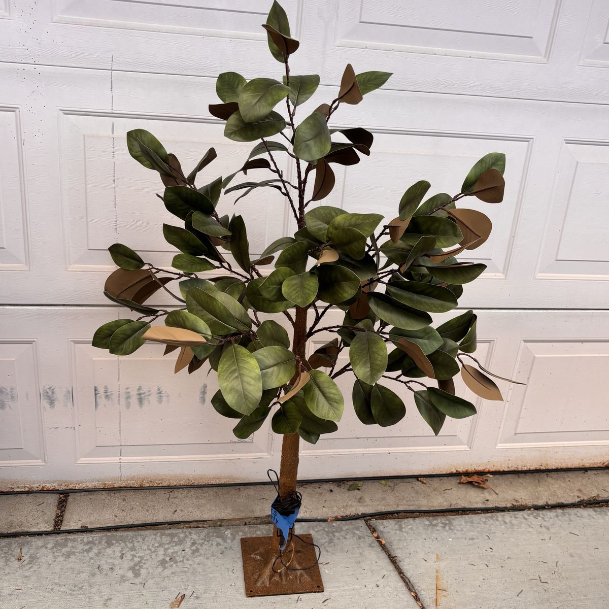 Artificial Lighted Magnolia Tree with Green Leaves