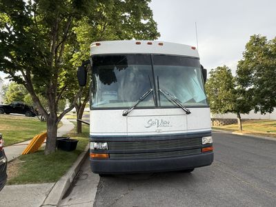 2000 National RV Sea View Class A Motorhome - Low Mileage, Tankless Water Heater, reclining loveseat