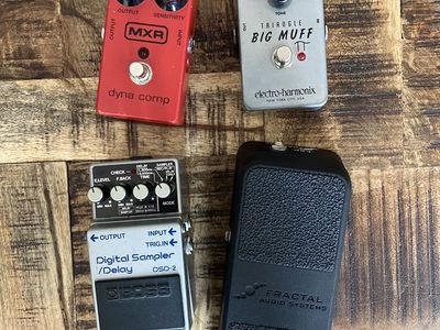 Compressor, Fuzz, Delay, Expression Pedals