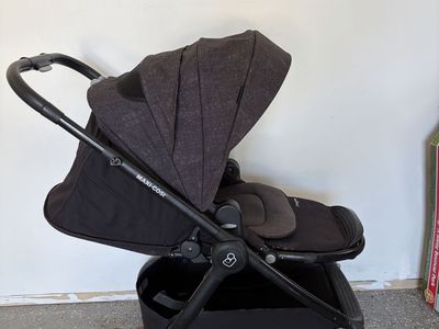 Maxi-Cosi Black Stroller with Adjustable Canopy and Storage Basket