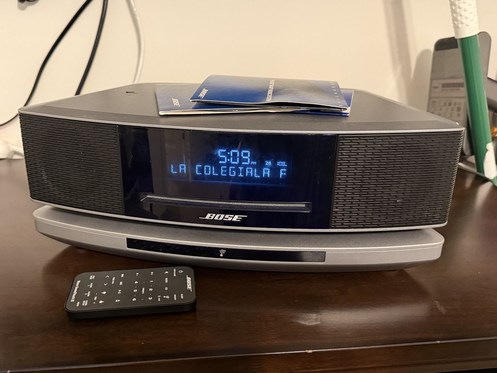 Bose Wave SoundTouch IV Music System with Bluetooth stand