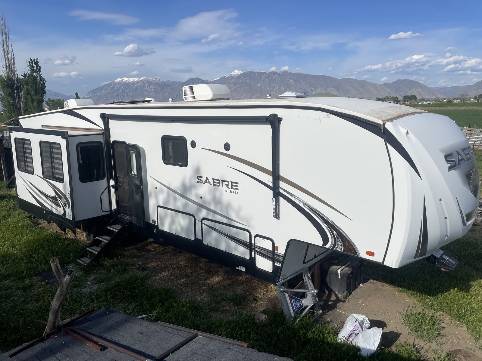 Sabre Cobalt Camp Trailer