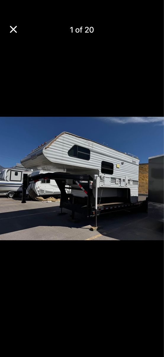 Truck camper on gooseneck