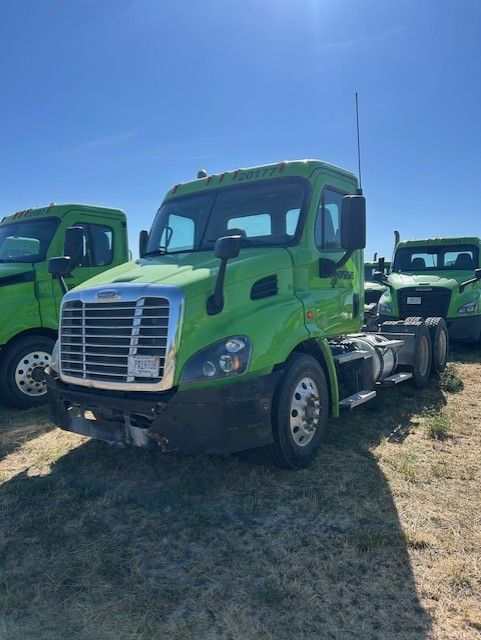 2020 Freightliner Cascadia day cab