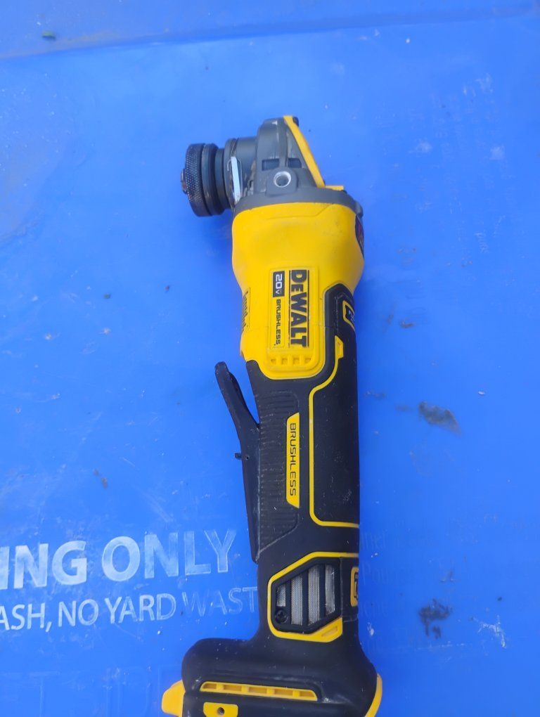 DEWALT FLEXVOLT ADVANTAGE 20V BRUSHLESS Angle Grinder - Tool Only OBO