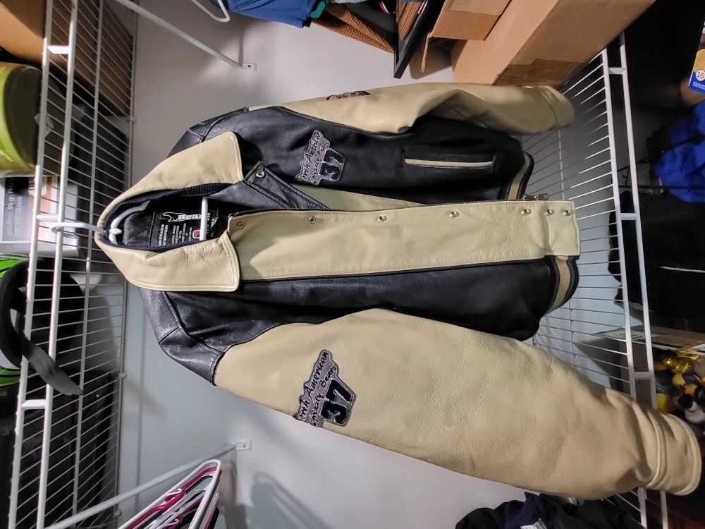 2XL North American Grizzly Bears Jacket