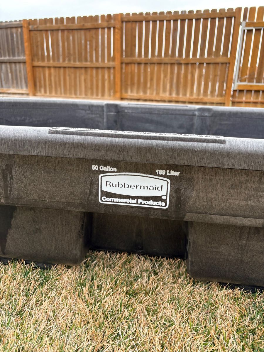 Rubbermaid 50 Gallon Stock Tank