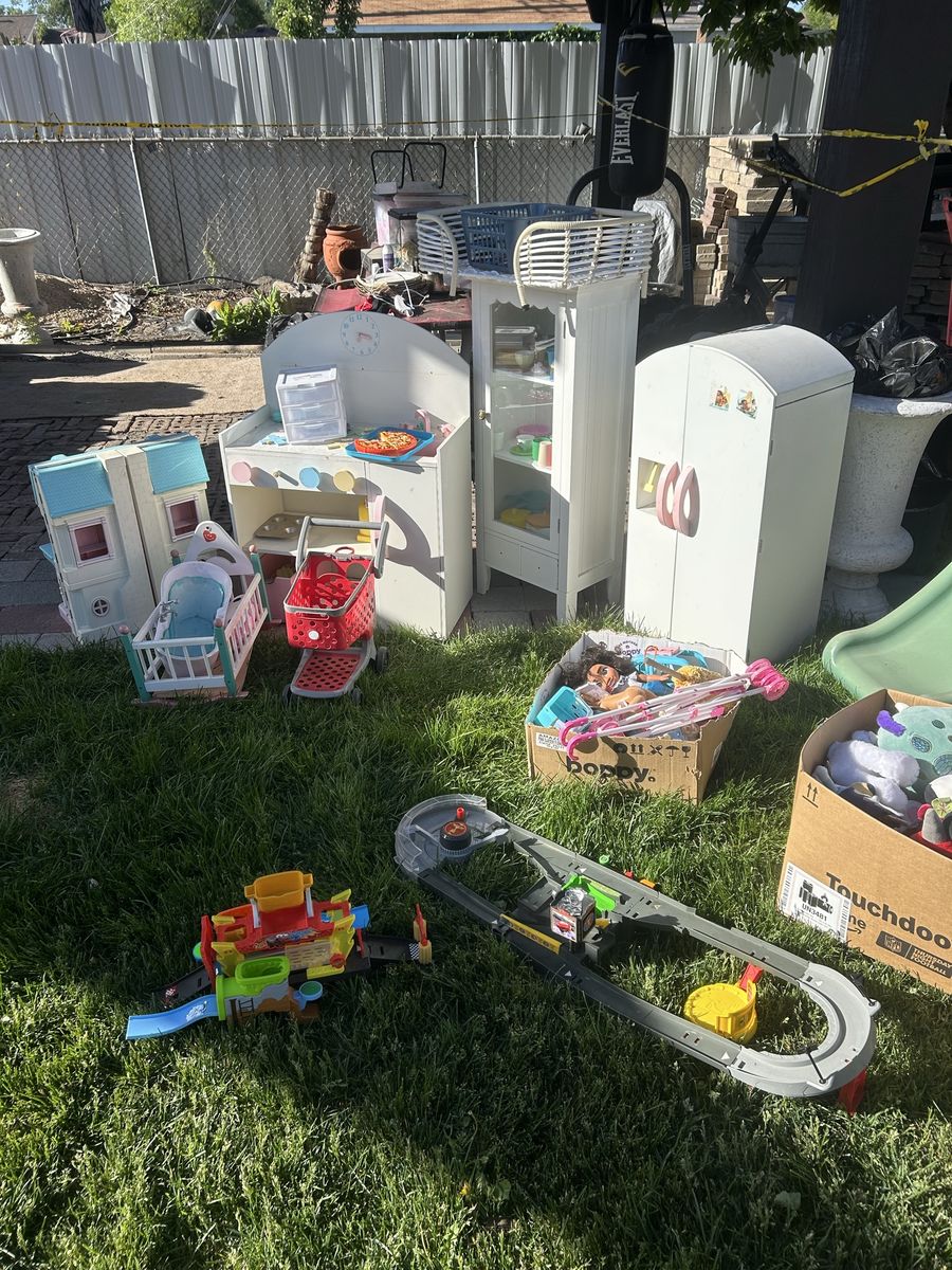 BIG GARAGE SALE  ON THE BACK YARD TODAY AND TOMORROW  9:00am TO 5:00 pm  629 north 800 west salt lake city ut 84116