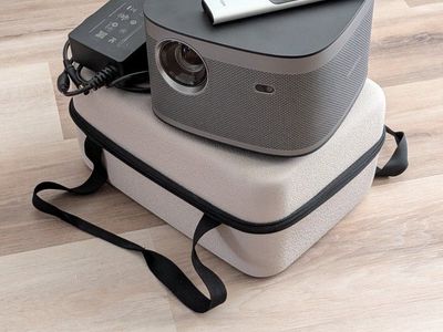 XGIMI Horizon 1080p Smart Projector - Harman Kardon sound + hard case