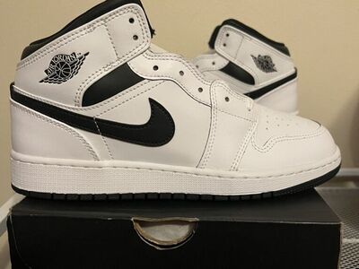 Youth Jordan 1s Size 6