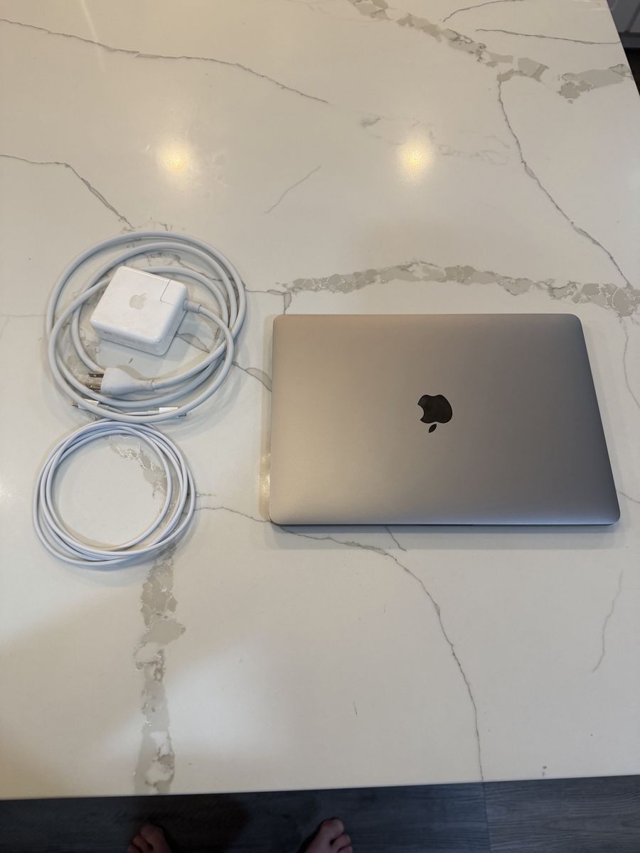 Apple MacBook Pro 13" 2020 i5 16GB RAM 2.0GHz Quad-Core Intel Iris Plus Graphics Four Thunderbolt 3 ports
