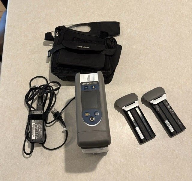 Drive DeVilbiss iGo2 Portable Oxygen Concentrator – 3 Batteries – Excellent Condition