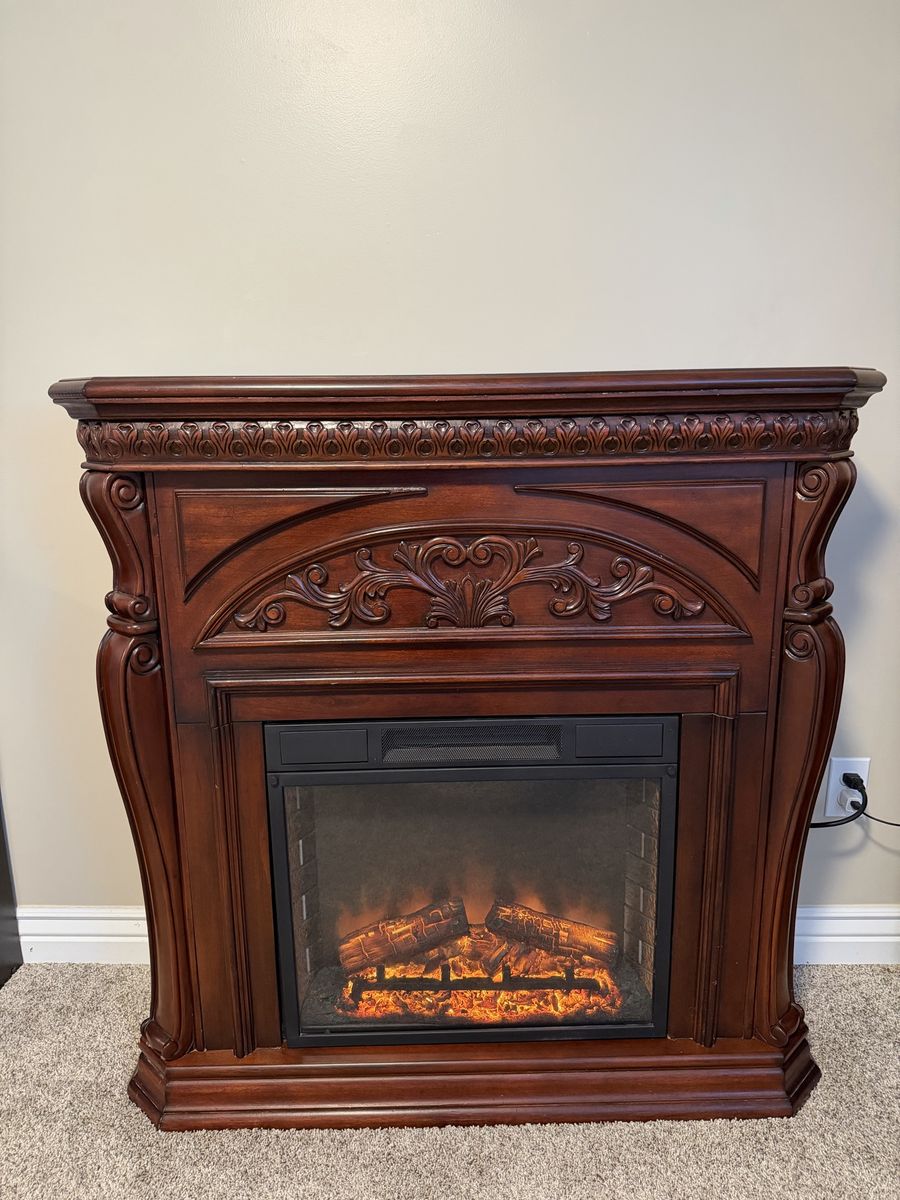 Electric Fireplace with Ornate Wooden Mantle w/ Remote Control