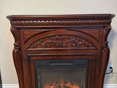 Electric Fireplace with Ornate Wooden Mantle w/ Remote Control