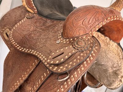 All purpose/barrel saddle.