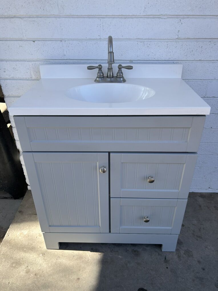 Vanity With White countertop and Fossett