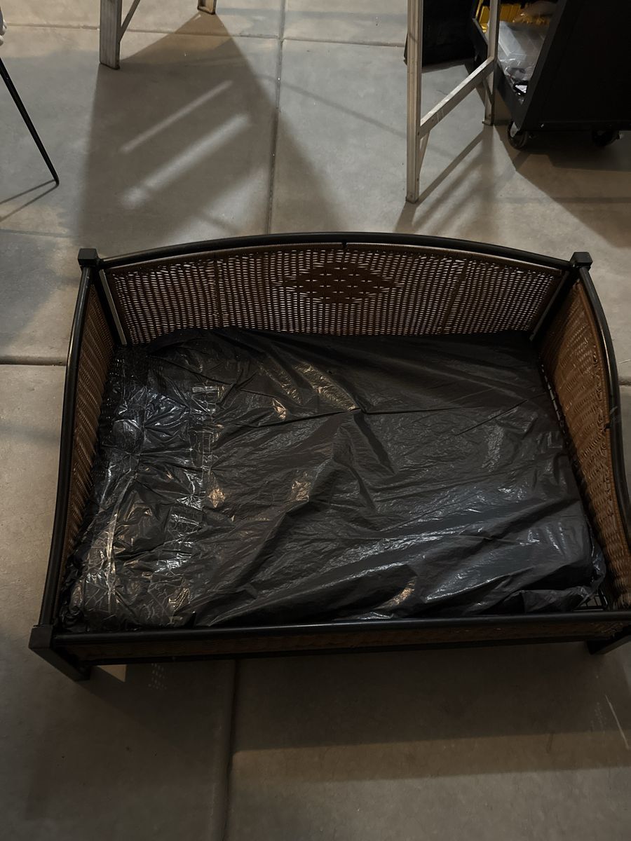 Elevated Wicker Pet Bed with Metal Frame and Cushioned Interior