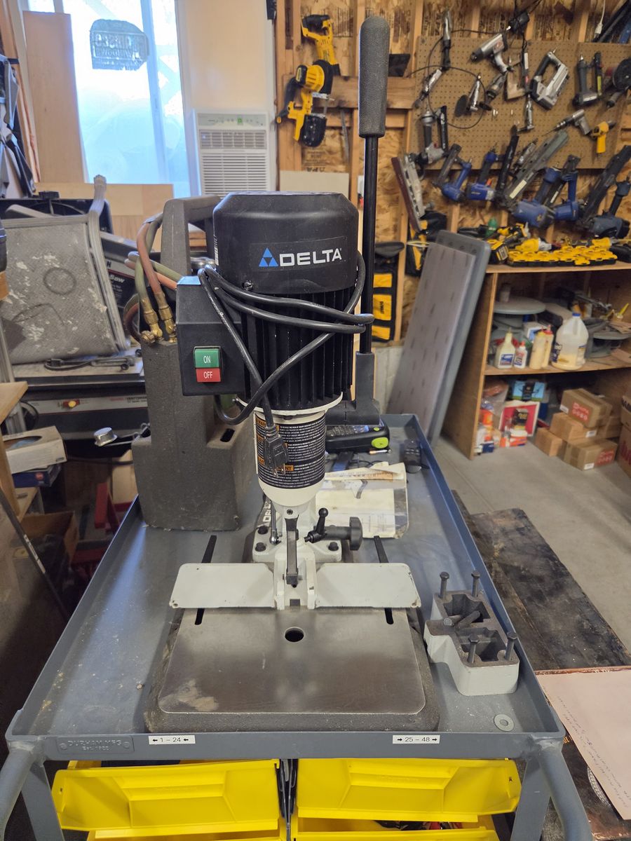 Delta hollow chisel mortiser