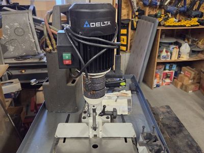 Delta hollow chisel mortiser