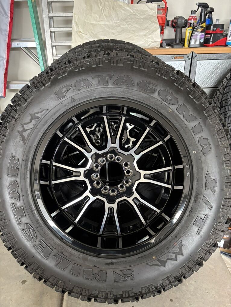 20x10 Wheels & 37x12.50R20 Tires