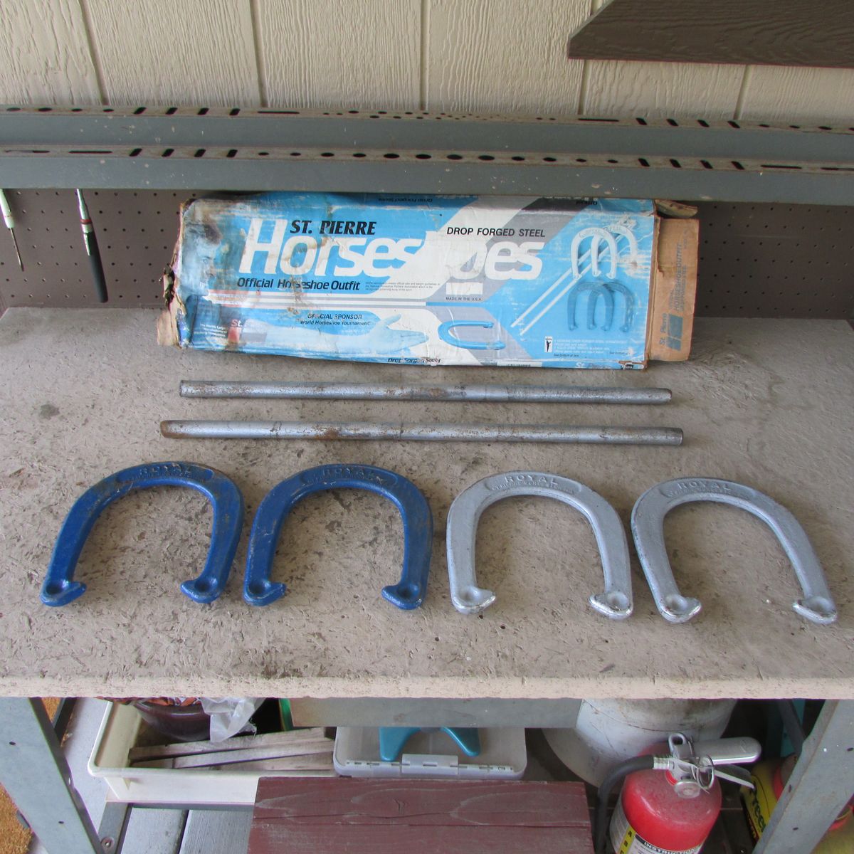 St Pierre Royal Pitching Horseshoe Set