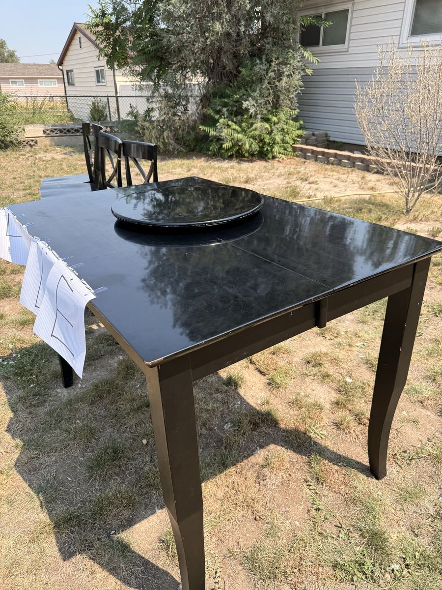 Best offer Sturdy Kitchen table with built in Leaf
