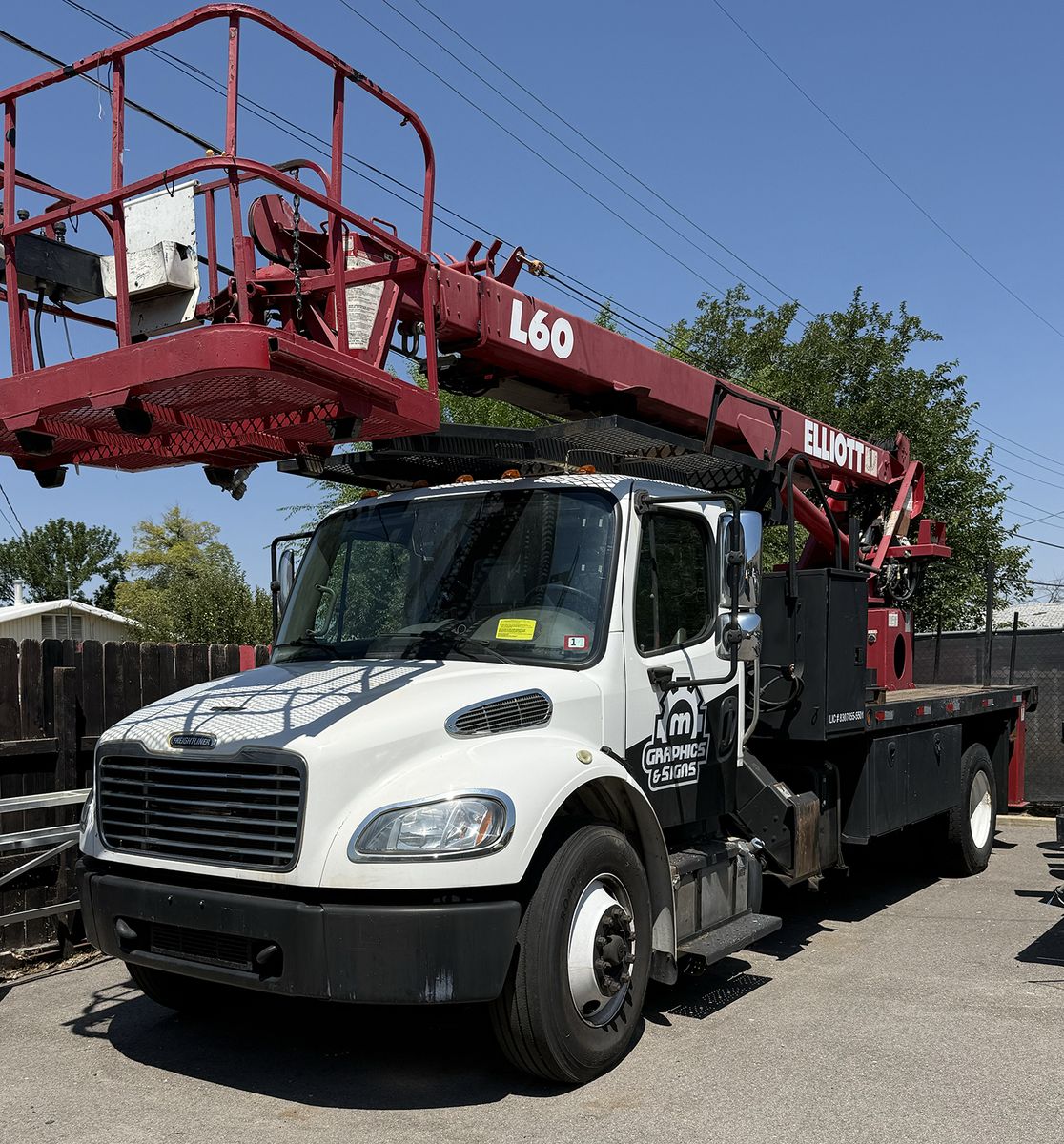 2015 Freightliner M2 106 
