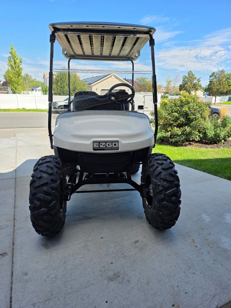 2022 Ezgo 48v Txt 4 seater