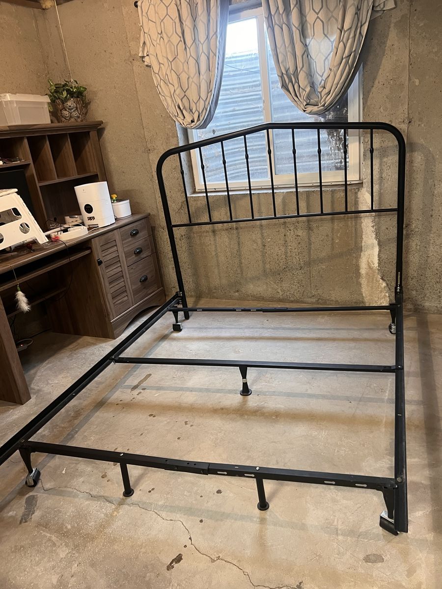 Queen bed frame And Headboard