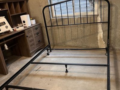 Queen bed frame And Headboard