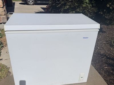 7.1 Cu. Ft. Chest Freezer – Super Clean
