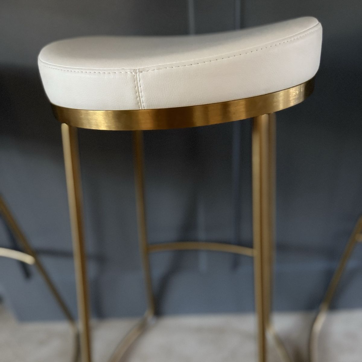 Like New 4 Bar Stools