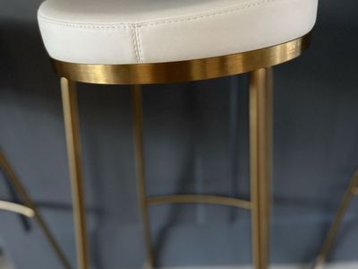 Like New 4 Bar Stools