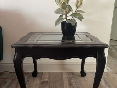 Solid Wood Accent / End Table (Glass Inset Top)