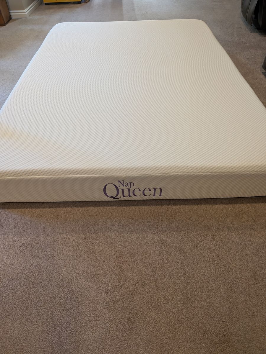 New Nap Queen Full Mattress 74"x54"x8"