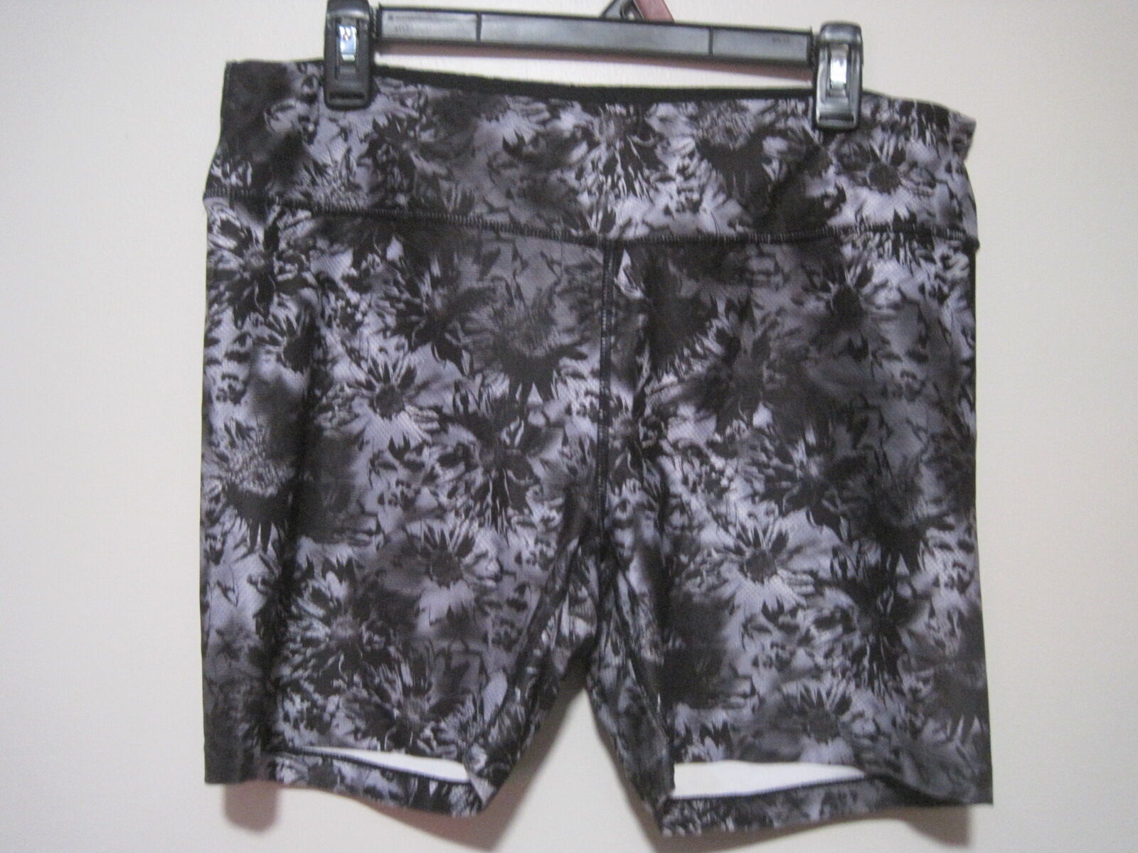 ENERGY ZONE Performance Shorts Women's XL Gray Black Floral Activewear Speed-Dri