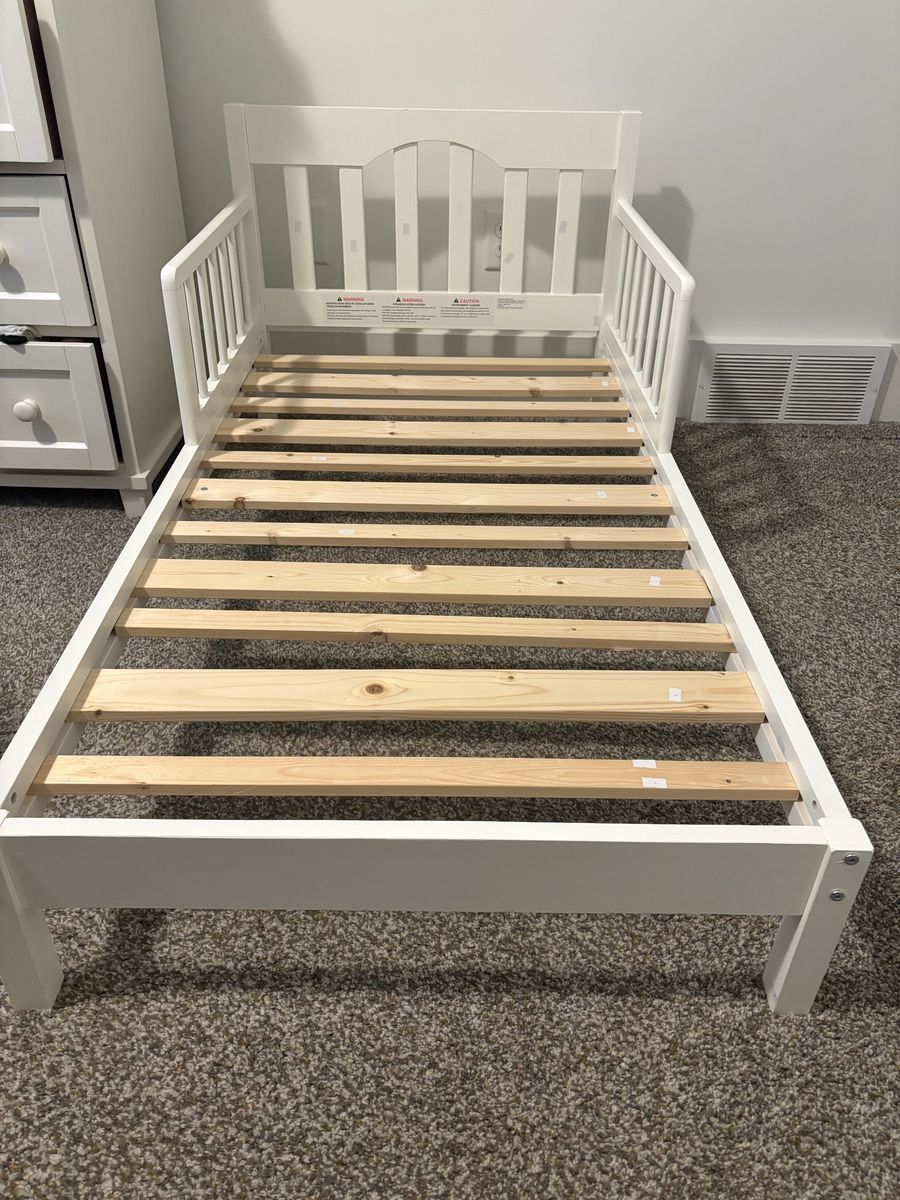 Toddler bed
