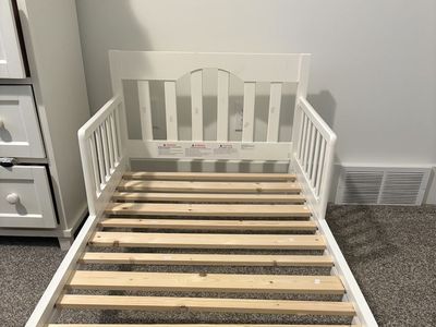 Toddler bed