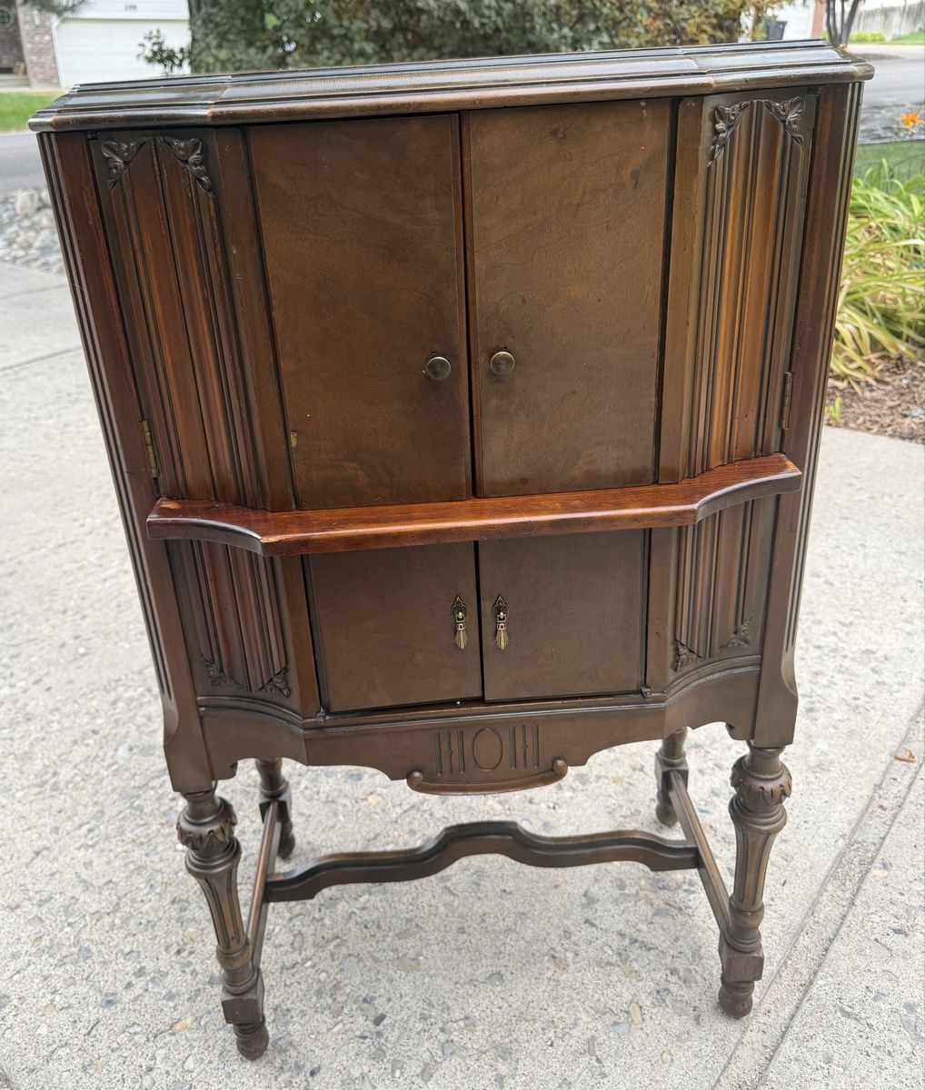Vintage Dark Wood Cabinet Record Player Stand Ornate Carvings Storage