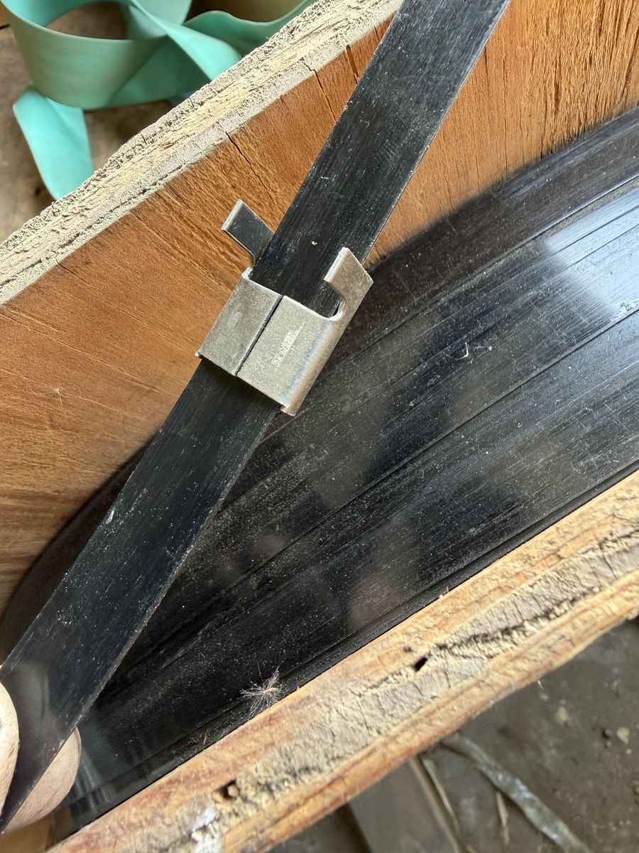 STEEL STRAPPING, SEALS, SEVERAL STRAPPING TOOLS & STAND