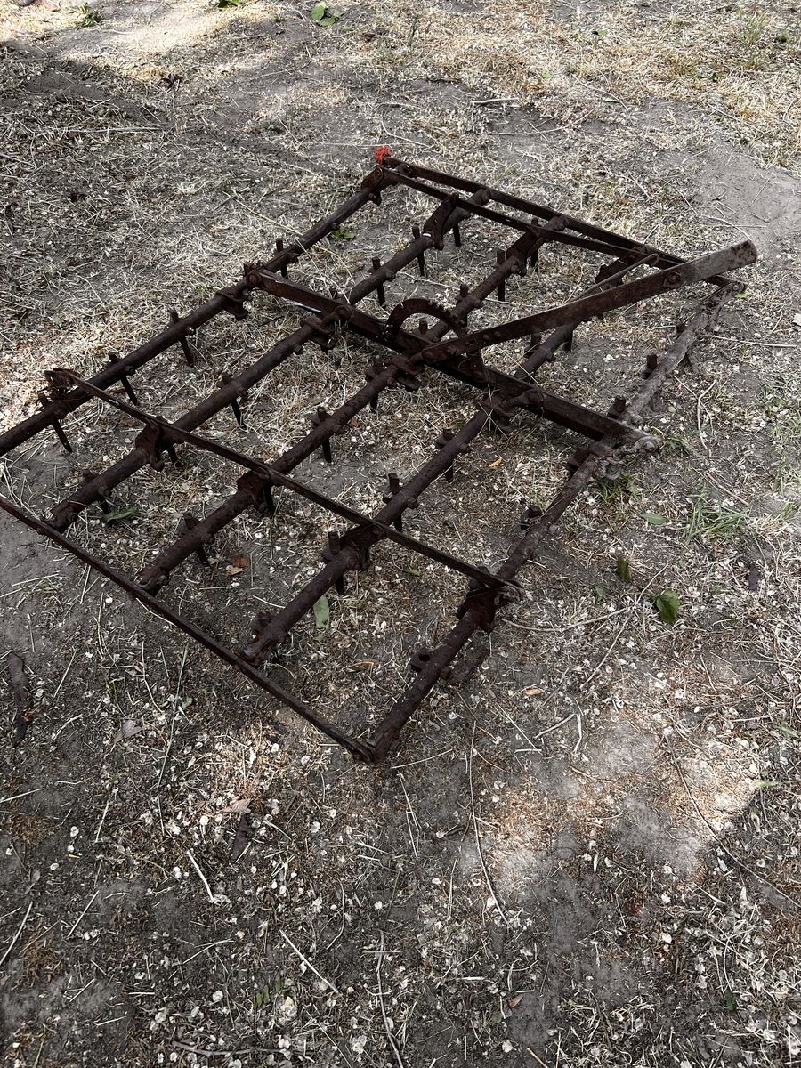 Adjustable land tiller.