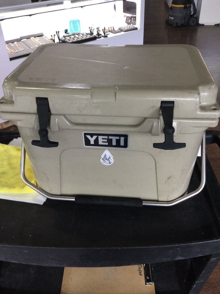 Yeti Cooler-E75007120