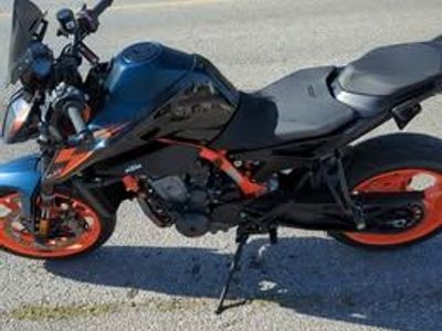 KTM 890 Duke R