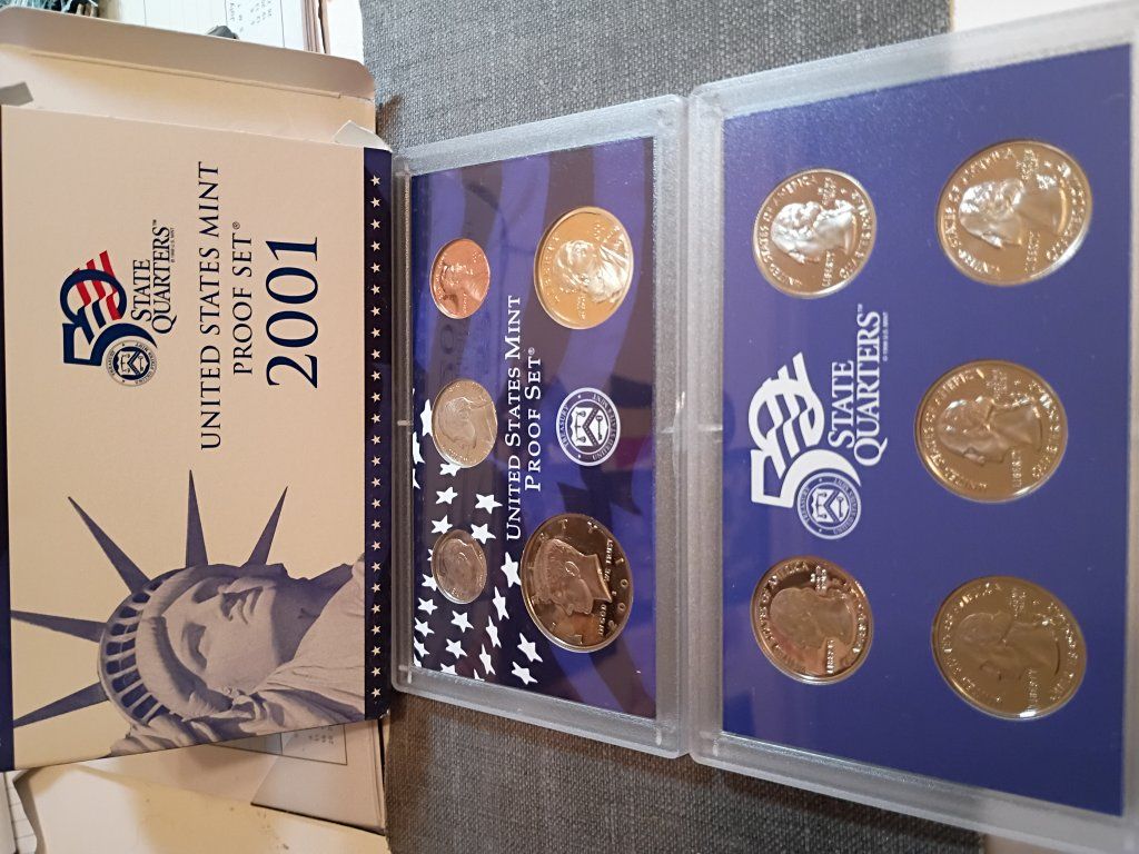NEW lower price : US Mint 2001 Proof Set