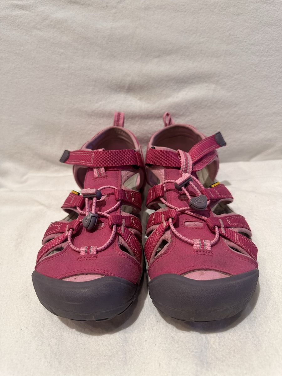 Keen youth, size 5 hot pink, washable, hiking sandals 