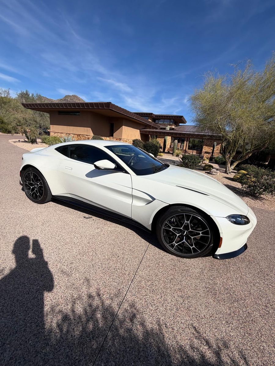2021 Aston Martin Vantage Base